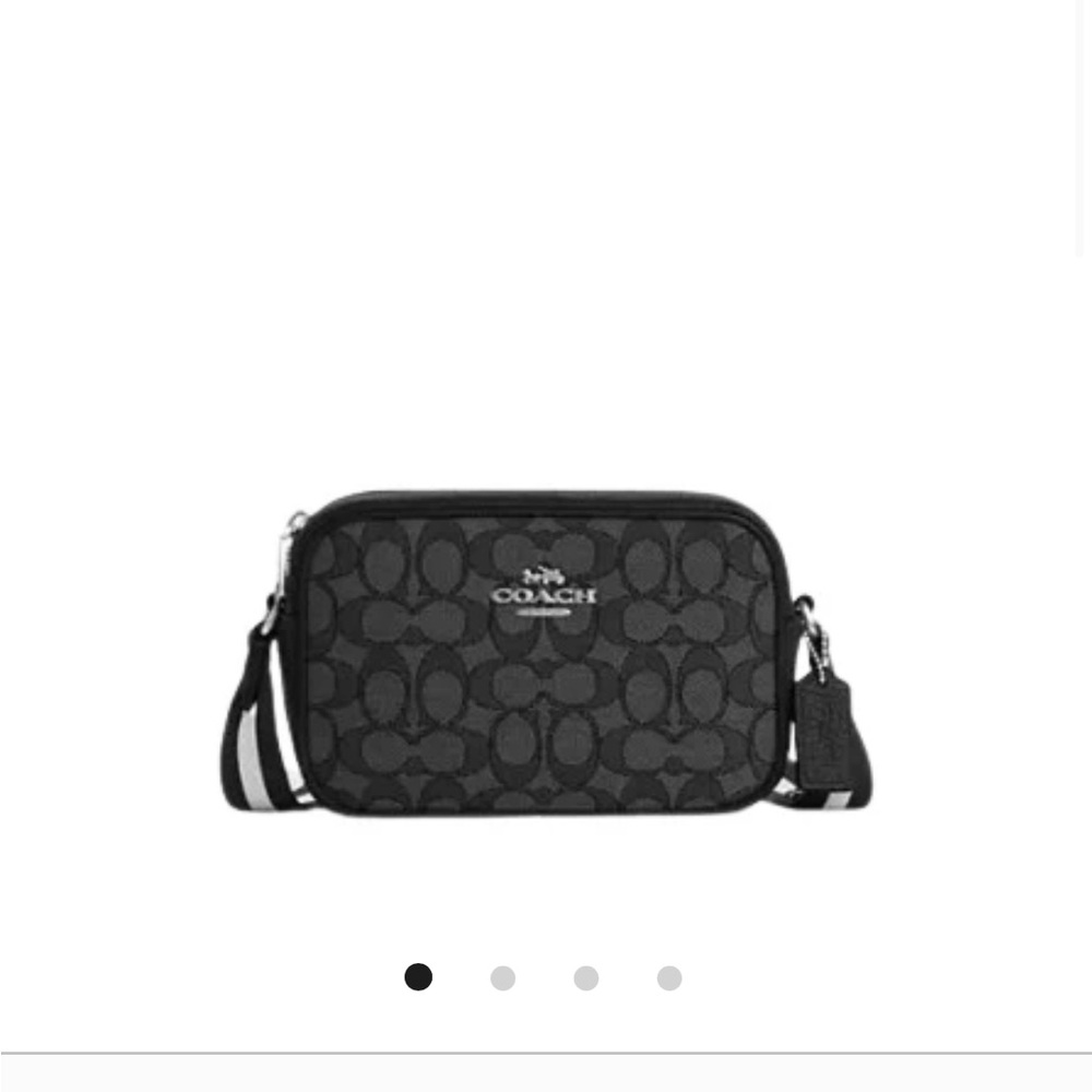 Coach lightly used great condition 

MINI JAMIE CAMERA BAG IN SIGNATURE JACQUARD
